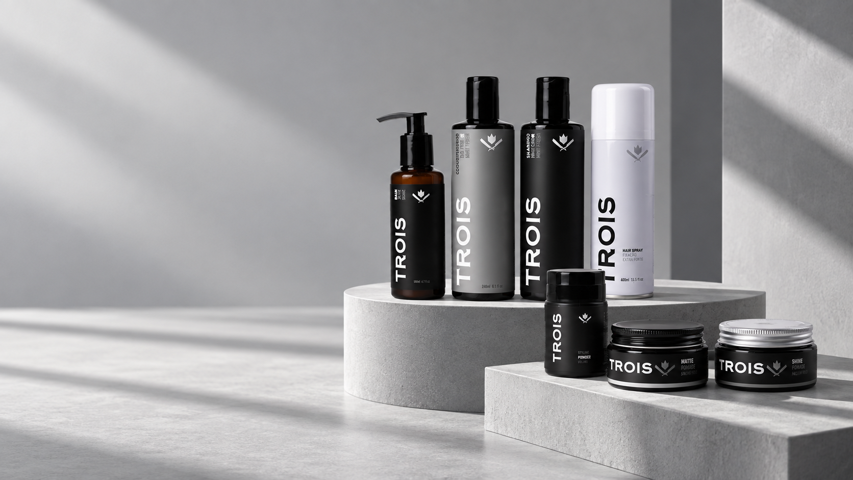 Linha de produtos TROIS em tons monocromáticos